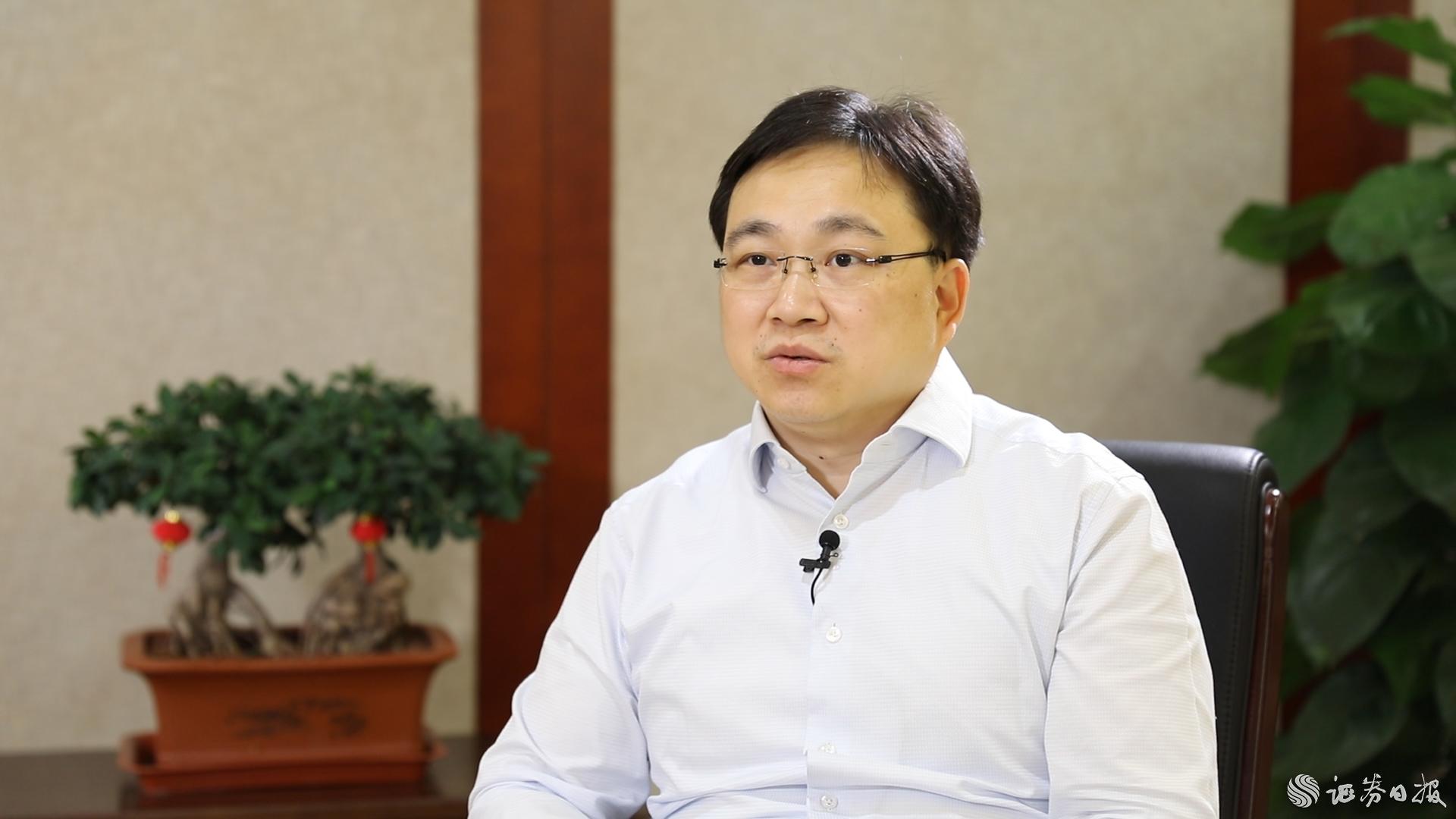 中國中冶總工程師肖鵬接受《證券日報》記者專訪。.jpg